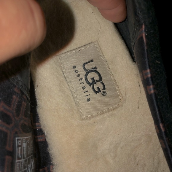 new UGG moccasins sheepskin size 7 black - Picture 2 of 11
